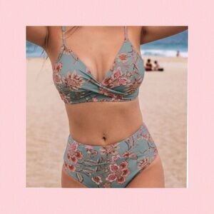 Floral two piece swimsuit. 7